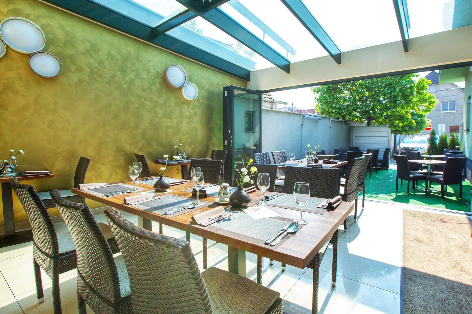 Fine Restaurant & Apartments Malacky Εξωτερικό φωτογραφία
